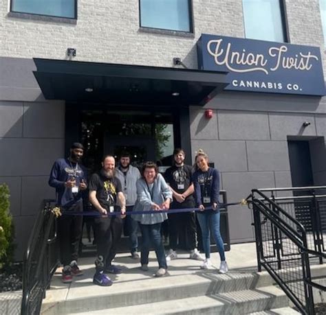 Union twist - Nov 19, 2021 · Union Twist, which will be located 630 Worcester Road, first received its provisional state retail license one year ago. But the store has a much longer history in Framingham. The dispensary was ... 
